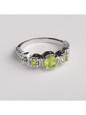 Apple Green Peridot 3 gemstone ring  sterling silver size 7 🆕